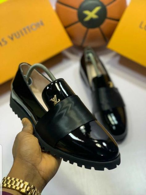 Black loafer shoes design Zapatillas Louis Vuitton, Black Loafer Shoes, Loafer Shoes For Men, Gents Shoes, Gentleman Shoes, Classy Shoes, Black Leather Sneakers, Best Shoes For Men, Gucci Men Shoes