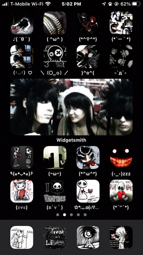 Emo Iphone Icons, Emo Widgetsmith Ideas, Goth Phone Widgets, Emo Lockscreen Wallpaper, Alt Phone Layout, Emo Phone Icons, Scene Homescreen Layout, Emo Iphone Layout, Emo Ios Layout