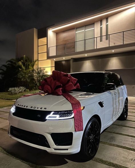 White Range Rover, Range Rover White, Dream Cars Range Rovers, Tmax Yamaha, Range Rover Car, Luxury Cars Range Rover, White Range, Desain Pantry, Dream Cars Mercedes