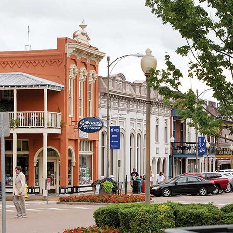 College town charisma is the tip of the iceberg in the Mississippi city full of Southern eateries and literary history. Situated about an hour plus a country detour southeast of Memphis, Tennessee, Oxford, Mississippi is a small town founded in 1837 by settlers who had big dreams for this Lafayette County burg. Its namesake comes … Oxford Mississippi, Tip Of The Iceberg, University Of Mississippi, College Town, Memphis Tennessee, Big Dreams, Ole Miss, Small Town, Small Towns