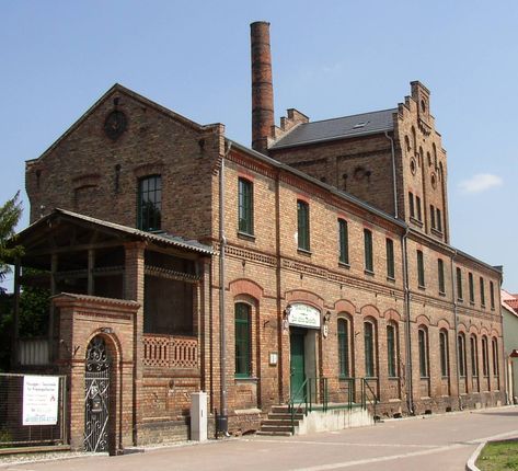 Converted Factory Home Exterior, Industrial Brick Building, Industrial Buildings Architecture, Minecraft Wearhouse, Old Factory Architecture, Old Factory Renovation, Victorian Warehouse, Renovated Factory, Old Factory Building