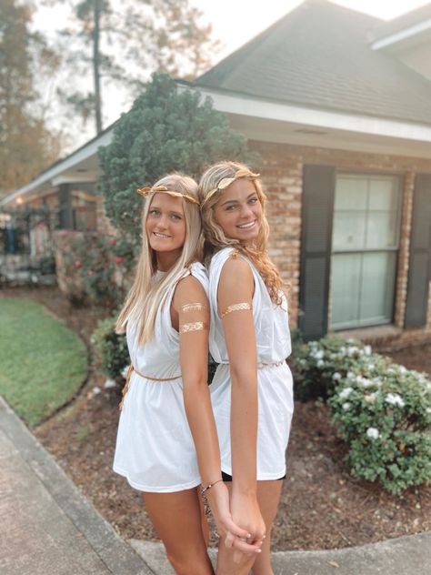 Toga Theme Football Game, Toga Outfit Spirit Week, Toga Night, Halloween Inspo Outfit, Duo Costumes Halloween, Goddess Costume Halloween, Toga Outfit, Group Costumes Halloween, Greek Goddess Costume Halloween