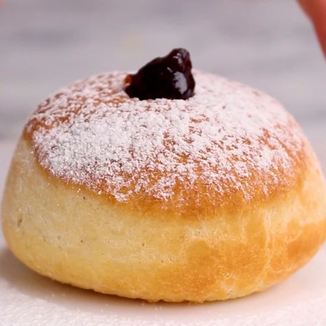 3-Way Air Fryer Sufganiyot - Jamie Geller Air Fryer Sufganiyot, Sufganiyot Recipe, June Oven, Yummy Donuts, East Recipes, Jewish Holiday Recipes, Homemade Doughnuts, Middle East Recipes, Smart Oven