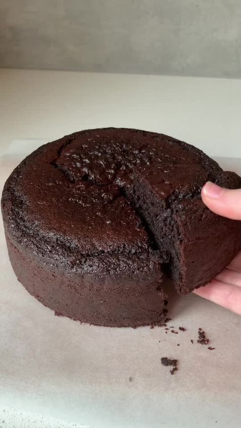 Chocolate Cake Tiktok, Chocolate Cake Recipe Videos, Resepi Biskut, Kek Lapis, Baked Dessert, Resipi Kek, Chocolate Cake Recipe Moist, Best Chocolate Cake, Easy Baking Recipes Desserts