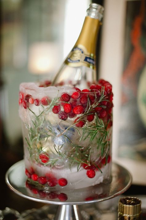 INCREDIBLE!!!  Christmas winter ice sculpture.  Freeze cranberries and rosemary inside to keep drinks ice cold. Vintage Winter Weddings, Winter Wedding Inspiration, Dessert Bar, Wedding Inspirations, Vintage Winter, Noel Christmas, Planning Ideas, Tutorial Diy, Christmas Wedding