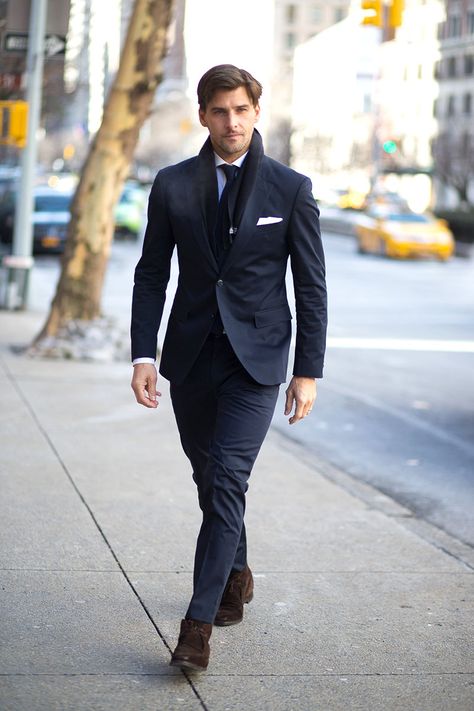 Johannes Huebl   - HarpersBAZAAR.com Johannes Huebl Style, Johannes Huebl, Fashion Pic, New York Fashion Week Street Style, Trendy Mens Fashion, Big Chill, Look Formal, Mens Fashion Smart, Mens Style Guide