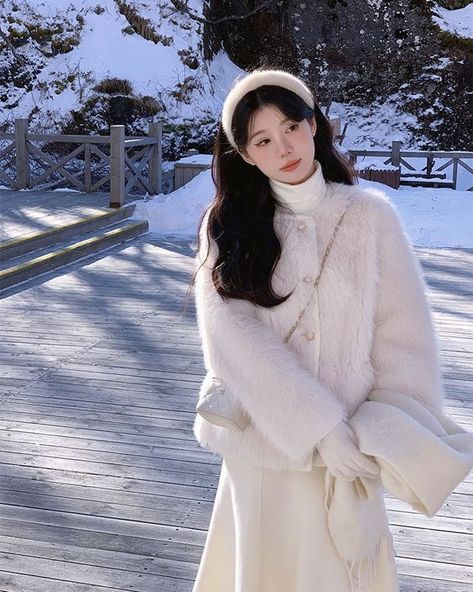 Korean Winter Outfits, Japan Outfits, Korean Winter, Cozy Outfits, Japan Outfit, Winter Fashion Outfits Casual, Apple White, Winter Outfits Cold, Snow Outfit