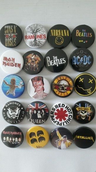 Grunge Paper Crafts, Bottons Ideas, Pines Aesthetic, Rock Accessories, Band Pins, Aesthetic Rock, Rock Vibes, Grunge Accessories, Rock Queen