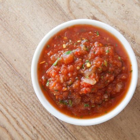 Ghost Pepper Salsa Recipe, Ghost Pepper Salsa, Hot Pepper Recipes, Salsa Tomatillo, Pepper Salsa, Ghost Pepper, Hot Sauce Recipes, Ghost Peppers, Fresh Salsa