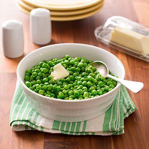 How to Cook Peas, Four Easy Ways English Peas Recipe, Fresh Pea Recipes, How To Cook Peas, Green Peas Recipes, Fresh Vegetable Recipes, Garden Peas, Fresh Peas, Farmers Market Recipes, English Peas