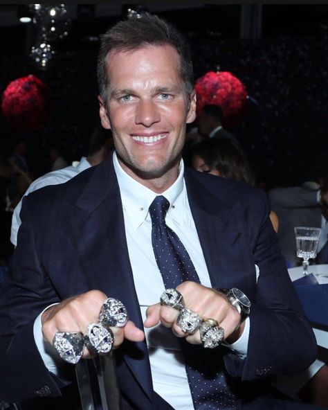 “🐐💍” Tom Brady Rings, Patriots Superbowl, Patriots Fans, Brady Bunch, Tampa Bay Bucs, Super Bowl Champions, Championship Rings, Boston Sports, Amy Lee