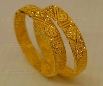 Latest gold bangles design - Simple Craft Ideas Gold Bangles Indian Design Traditional, Gold Kangan Design Latest, Gold Bangles Design Latest Indian, Gold Bangles Design Unique Latest, Antique Gold Bangles Design, Latest Gold Bangles, Gold Kangan, Silver Anklets Designs, Simple Craft Ideas