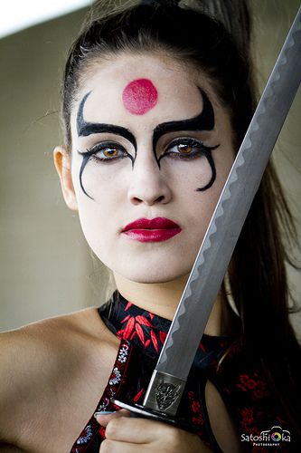 Samurai face paint... and lets not forget the awesome katana XD Samurai Face Paint, Halloween Ninja Makeup, Ninja Makeup Halloween Women, Ninja Make Up, Chinese Face Painting, Ninja Face Paint, Geisha Halloween Makeup, Kabuki Makeup Traditional, Ninja Makeup