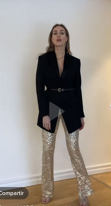 Glitter Black Pants Outfit, Black Sparkly Pants Outfit, Cold New Years Eve Outfit, Nye Dinner Ideas, Blazer Outfits Night Out, Las Vegas Night Outfit, Nye Vibes, Vegas Outfit Ideas Winter, Sequence Outfits