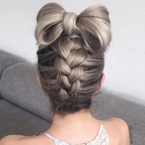 Upside Down Braid With A Bow Updo #easybraids Upside Down French Braid, French Braid Buns, French Braids Tutorial, Upside Down Braid, French Braid Ponytail, Dutch Braid Hairstyles, French Braid Hairstyles, Side Hairstyles, Hair Images