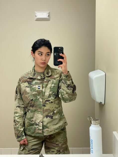 Air Force Rotc Aesthetic, Army Girl Aesthetic, Air Force Women Uniform, Air Force Dress Uniform, Us Airforce Uniform Women, Us Air Force Women, Air Force Aesthetic, Air Force Rotc, Airforce Uniform