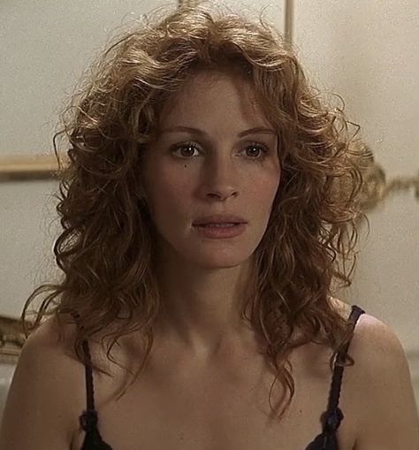 Woman With Curly Hair, Julia Roberts, Curly Hair, A Woman, Hairstyles, Mirror, Hair, White, Black