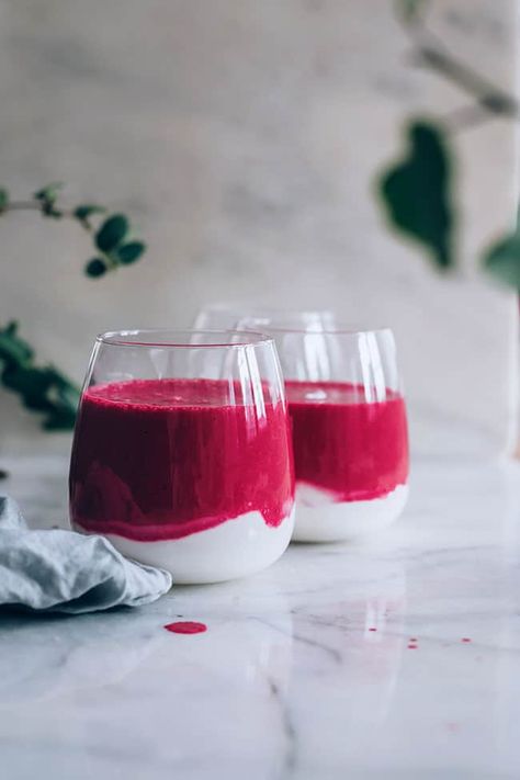 Immune Boosting Beet Smoothie Smoothie Recipes Yogurt, Amazing Smoothie Recipes, Immune Boosting Smoothie, Yogurt Smoothie, Raspberry Yogurt, Beet Smoothie, Fruit Yogurt, Yogurt Smoothies, Natural Yogurt