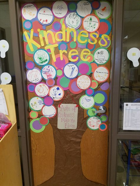 Kindness Tree Ideas, Kindness Tree Classroom, Raise Craze, Kindness Tree, Bulletin Ideas, Valentines Door, Valentine Door Decorations, Preschool Bulletin, Elementary School Counseling