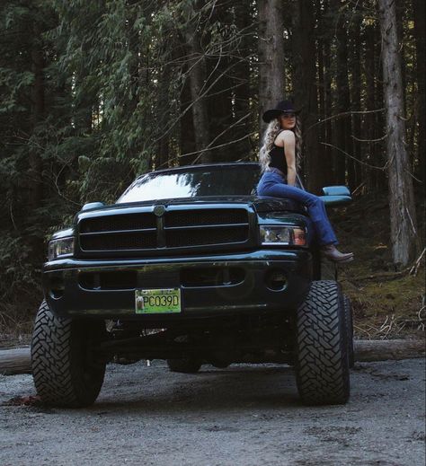 Truck Senior Pictures, Country Girl Truck, Western Photo Shoots, Jacked Up Truck, Cowgirl Photoshoot, Classic Car Photoshoot, Senior Photoshoot Poses, Country Trucks, Custom Lifted Trucks