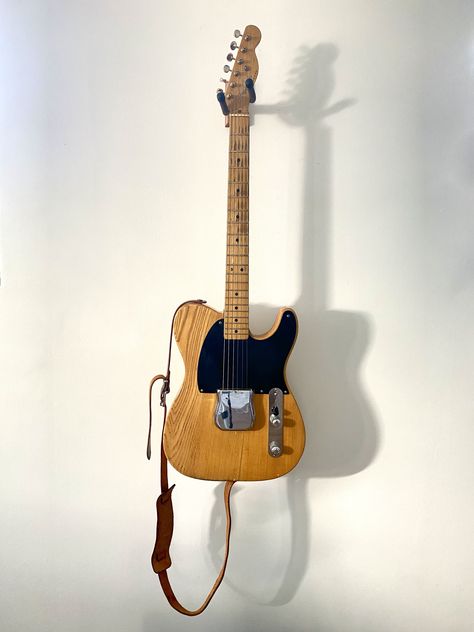 Instruments Diy, Vintage Telecaster, Music Instruments Diy, Fender Esquire, Vintage Guitar Amps, Fender Bender, Diy Instruments, Guitar Finishing, Guitar Amps