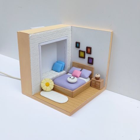 I made a miniature of polymer clay bedroom combine with PVC board as the wall. So much fun! Ceramic Art Bedroom, Polymer Clay Miniature Furniture, Diy Miniature Bedroom, Clay Doll House Miniatures, Polymer Clay House Miniature, Easy Miniature Crafts, Polymer Clay Miniatures Doll Houses, Polymer Clay Diorama, Clay Bedroom