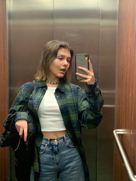 How To Style Green Flannel, Green Plaid Shirt Women, Green Plaid Button Up Shirt Outfit, Flannel With Crop Top Outfits, Blue Green Flannel Outfit, Green Flannel Outfit Women, Green Plaid Flannel Outfit, Outfits With Green Flannel, Green Checkered Shirt Outfit