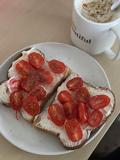 Cream Cheese Tomato Toast, Quick Breakfast Ideas Aesthetic, Toast And Cream Cheese Ideas, Easy Breakfast Ideas Aesthetic, Toast Ideas Cream Cheese, Toast Ideas Aesthetic, Breakfast Toast Aesthetic, Simple Breakfast Aesthetic, Breakfast Ideas Healthy Aesthetic