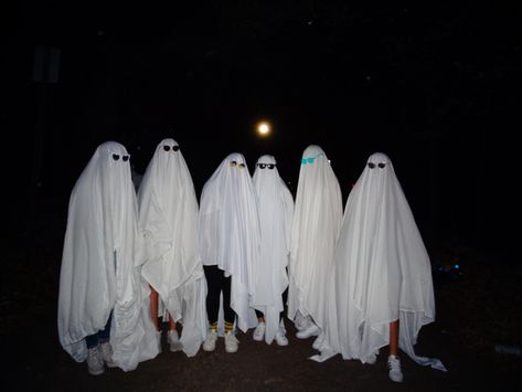 halloween
ghost
photoshoot
girls
friends
ghost photo shoot
aesthetic 
vibey
vibes Clg Friends Group Dp, Group Of 6 Girls Aesthetic, 6 Friends Group Dp, Insta Group Dp, Group Of Six Friends Aesthetic, Pfp For 6 Friends Group, Group Ghost Photoshoot, Group Icons Funny, Anime 6 Friends Group