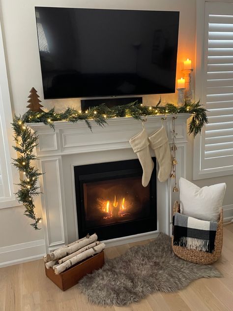 Chimini Decor Living Rooms, Small Electric Fireplace Decor, Apartment Electric Fireplace, Electric Chimney Living Rooms, Living Room Fake Fireplace, Fake Chimney Living Rooms, Electric Fireplace Christmas, Christmas Chimney Decoration, Fake Fireplace Ideas Living Rooms