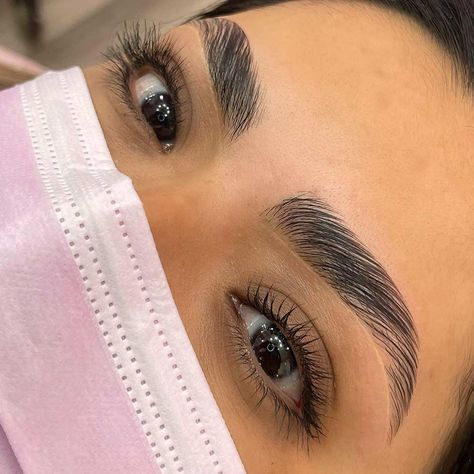 Thick Eyebrows Shape, Shape Thick Eyebrows, Eyebrows 2023 Trends, Full Eyebrows Natural, 2023 Eyebrow Trends, Thick Eyebrows Aesthetic, 2024 Eyebrow Trends, Ideal Eyebrows, 2024 Eyebrows