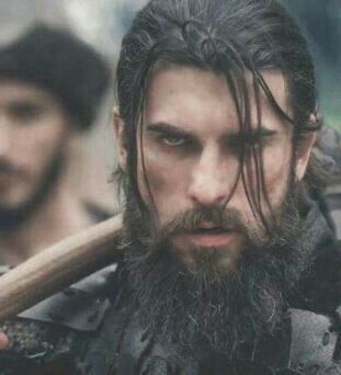 Turgut Alp, Ertugrul Gazi, Famous Warriors, Dirilis Ertugrul, Black Dagger Brotherhood, Ertugrul Ghazi, 얼굴 드로잉, Turkish Film, Turkish Beauty