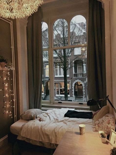 London Aesthetic Bedroom, London Dorm Room, London Bedroom Aesthetic, Nyc Bedroom Aesthetic, Ireland Apartment, London Apartment Aesthetic, Nyc Rooms, City Bedroom, London Bedroom