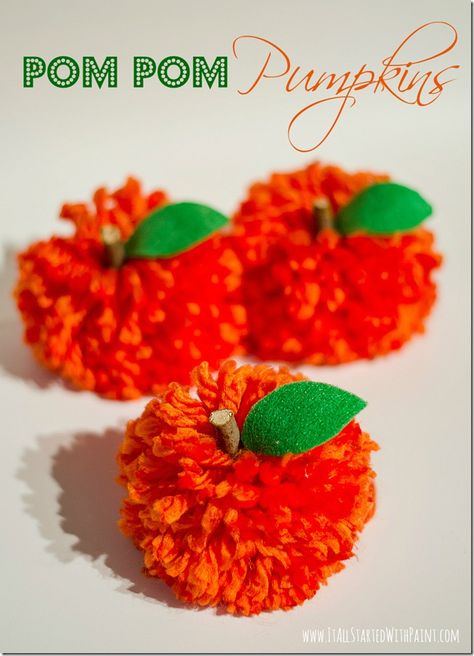 Pom Pom Animals, Diy Pom Poms, Pom Pom Crafts, Autumn Crafts, Halloween Crafts For Kids, Thanksgiving Crafts, Cute Crafts, Fall Fun, Fall Thanksgiving