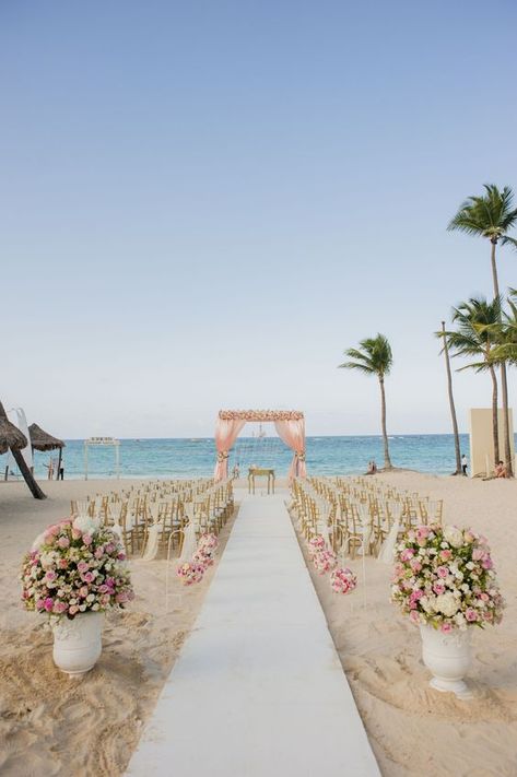 #wedding #indian #beach #ideas #beachwedding #weddingideas #photography #weddingphotography #bookeventz Romantic Beach Wedding, Dream Beach Wedding, Beach Wedding Reception, Beach Wedding Inspiration, Wedding Venues Beach, Wedding Beach Ceremony, Beach Ceremony, Romantic Beach, Destination Wedding Locations