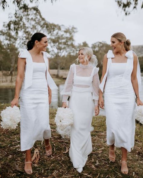 White Bow Dress, Braidsmaid Dresses, Wedding Welcome Board, Yard Wedding, White Bridesmaid Dresses, Hunter Valley, Boned Bodice, Bridesmaid Style, Bow Dress