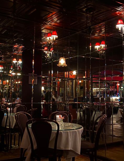 dim light Fancy Korean Restaurant, Fancy Restaurant Aesthetic Night, Resteraunt Aesthetic, Nyc Aesthetic Night Party, Night Resturant, Korean Restaurant Aesthetic, Restaurant Aesthetic Night, Fancy Restaurant Aesthetic, Fancy Restaurant Background