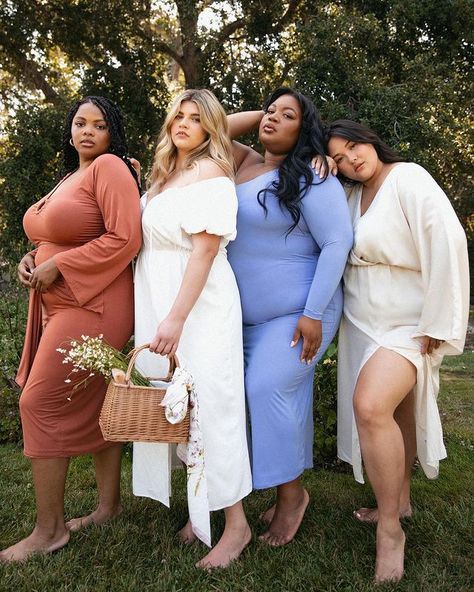 Plus Size Group Photo Shoot, Plus Size Confidence, Fall Outfits Plus Size Women, Plus Size Couple Photoshoot, Mid Size Outfit Ideas, Friendship Shoot, Sisters Poses, Plus Size Spring Outfit, Outfit Inspo Plus Size