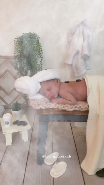 Newborn Spa Photoshoot, Baby Spa Photoshoot, Spa Photoshoot Ideas, Spa Photoshoot, Baby Spa, Newborn Bath, Baby Shoot, Cake Smash Photography, Newborn Twins