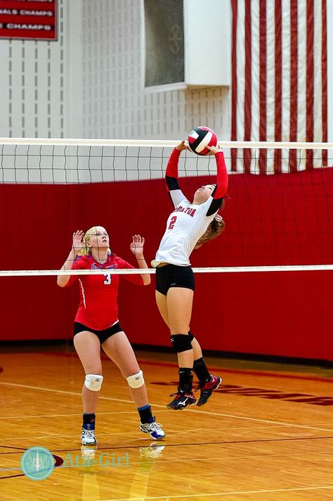 Volleyball Setter Aesthetic, Setting In Volleyball, Volleyball High School, Volleyball Portraits, Volleyball Setting, Texas Volleyball, College Volleyball, Volleyball Photography, Volleyball Set