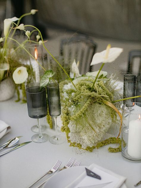 40 Floral Centerpiece Ideas for Your Wedding Amaranthus Centerpiece, Tables With Flowers, Pearl Wedding Centerpieces, Pastel Table Setting, Floral Centerpiece Ideas, Centre Piece Ideas, Pastel Table, Old Money Wedding, Aesthetic Table