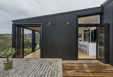 Central Courtyard, House Cladding, Timber Deck, Casa Container, Shed Homes, Exterior Cladding, Building A Shed, Courtyard House, Eco House