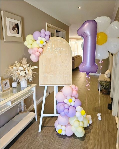 Flower Birthday Party, Princess Birthday Party Decorations, Simple Birthday Party, Happy Birthday Decor, Baby Birthday Decorations, Daisy Party, Duck Birthday, Third Birthday Party