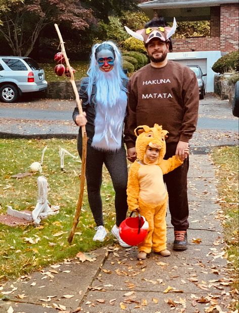 2023 Halloween Costume Ideas Family, Timon And Pumba Costume Halloween, Lion King Group Costume, Family Jungle Costume, Lion Couple Costume, Baby Lion Costume Family, Diy Lion King Costumes, Lion King Trunk Or Treat Ideas, Rafiki Costume Diy