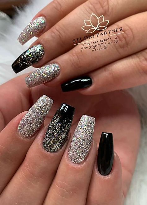 January Nails Glitter, Silver N Black Nails, New Years Eve Coffin Nail Designs, Natural And Silver Nails, Black Shine Nails, Silver And Black Nails Ideas, Dark Gray Nail Ideas, Black Winter Nails Designs, January Nail Designs New Years 2024