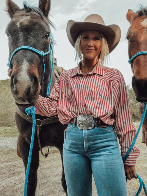 Rancher Outfits, Western Look For Women, Ranching Outfits, Ranch Outfits For Women, Yellowstone Outfit Ideas, Rodeo Fits, Ranch Outfits, Yellowstone Outfits, Best Dressed Award