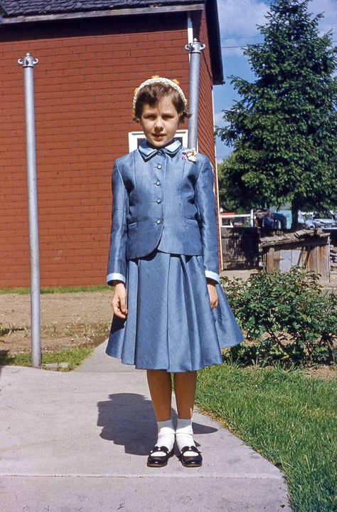 30 Found Photos Show What People Wore in the 1950s ~ Vintage Everyday Fashion In The 1950s, 1950s Kids, Found Photos, Go To Church, Vintage Everyday, Atomic Age, 50s Fashion, 1950s Fashion, Style Women