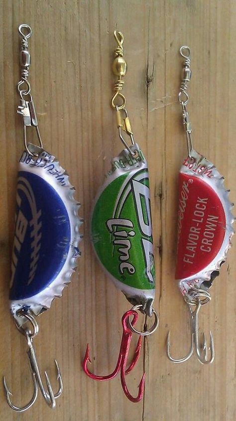 Creative, eh? Bottle Cap Fishing Lures, Pesca In Mare, Diy Fishing Lures, Man Crafts, Fishing Hooks, Fishing Diy, Bottle Cap Crafts, Craft Day, Gone Fishing