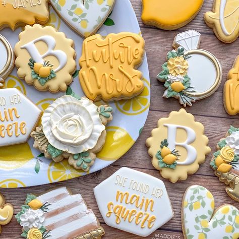 Lemon Themed Bridal Shower, Wedding Shower Cookies, Bridal Cookies, Sugar Cookie Royal Icing, Bridal Shower Planning, Lemonade Party, Bridal Shower Cookies, Instagram Cake, Shower Desserts