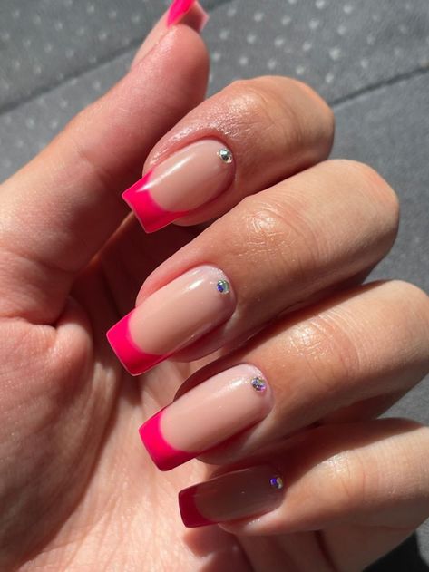 French Rosa, Spring Nail Art Ideas, Summer Nails Neon, Ongles Gel French, Matte Pink Nails, Neon Pink Nails, Pink French Nails, Pink Tips, Pink Manicure